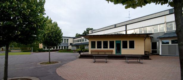 gult hus för cafeterian på madesjöskolan